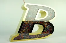 Boncuklu kutu Harf